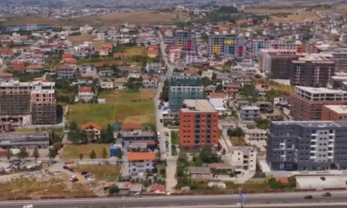Shtepi ne shitje Apartament ne Tirane, 2+1, Mobilimi Bosh, pa mobiluar, Pagesa 100,000  Euro.
