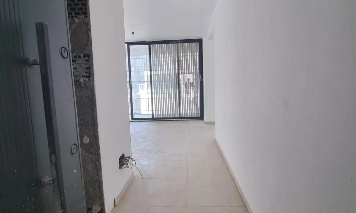 Shtepi ne shitje Apartament ne Tirane, 1+1, Mobilimi Bosh, pa mobiluar, Pagesa 240,000  Euro.