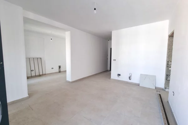 Shtepi ne shitje Apartament ne Tirane, 1+1, Mobilimi Bosh, pa mobiluar, Pagesa 240,000  Euro.