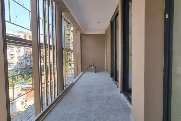 Shtepi ne shitje Apartament ne Tirane, 1+1, Mobilimi Bosh, pa mobiluar, Pagesa 240,000  Euro.