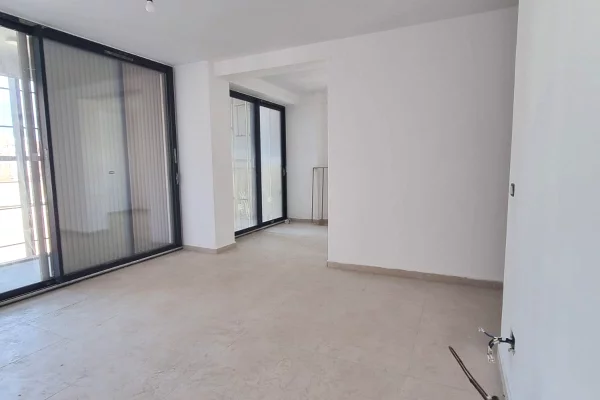 Shtepi ne shitje Apartament ne Tirane, 1+1, Mobilimi Bosh, pa mobiluar, Pagesa 240,000  Euro.