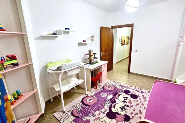 Shtepi me qera Apartament ne Tirane, 2+1, Mobilimi E mobiluar, Pagesa 650  Euro.
