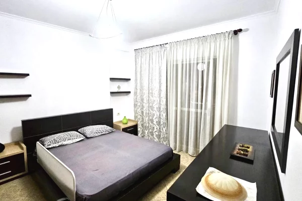 Shtepi me qera Apartament ne Tirane, 2+1, Mobilimi E mobiluar, Pagesa 650  Euro.