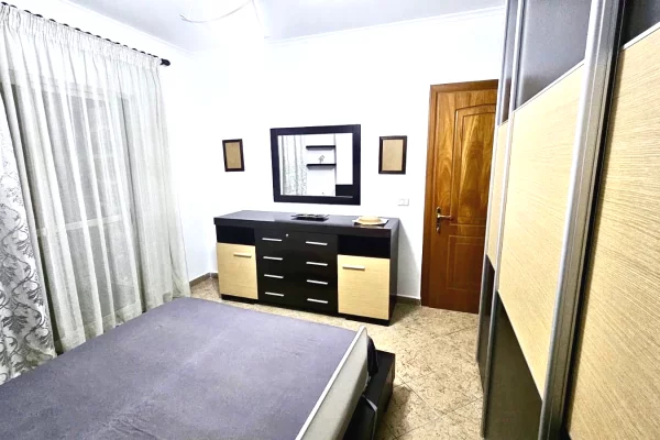 Shtepi me qera Apartament ne Tirane, 2+1, Mobilimi E mobiluar, Pagesa 650  Euro.
