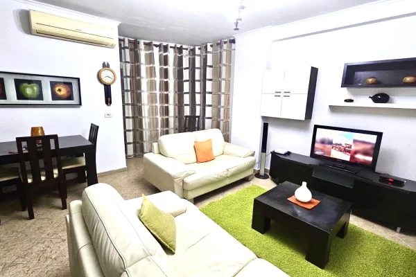 Shtepi me qera Apartament ne Tirane, 2+1, Mobilimi E mobiluar, Pagesa 650  Euro.