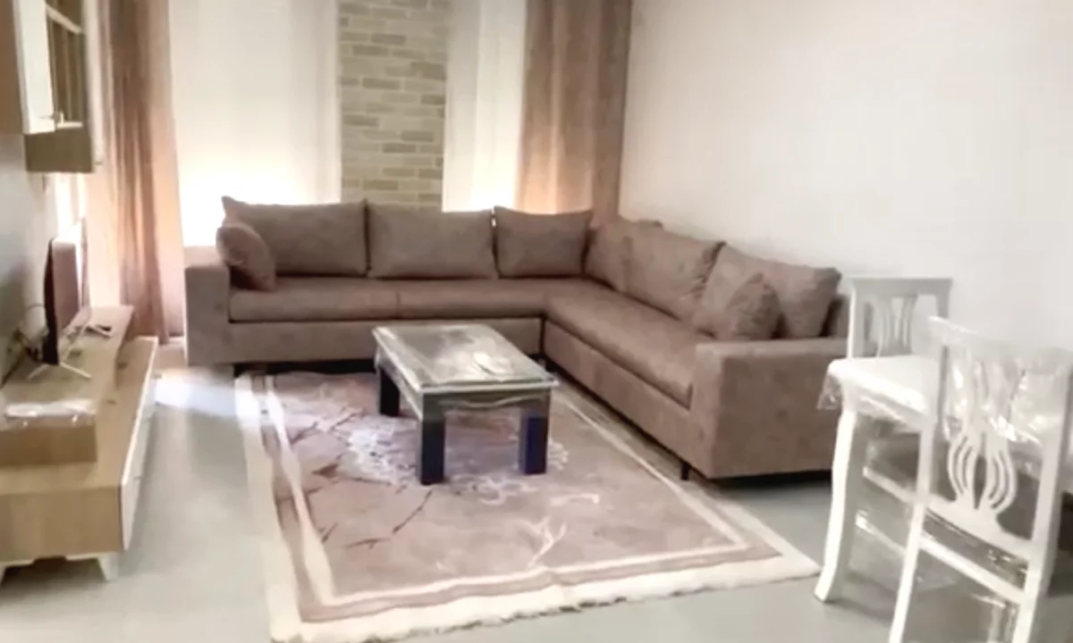 Shtepi me qera Apartament ne Tirane, 2+1, Mobilimi E mobiluar, Pagesa 55,000  Leke.