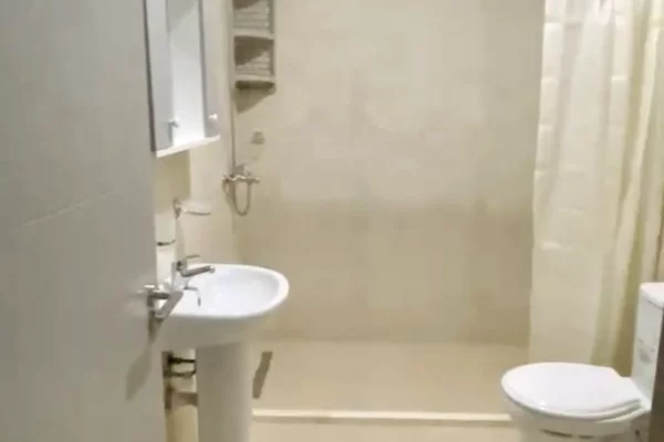 Shtepi me qera Apartament ne Tirane, 2+1, Mobilimi E mobiluar, Pagesa 55,000  Leke.