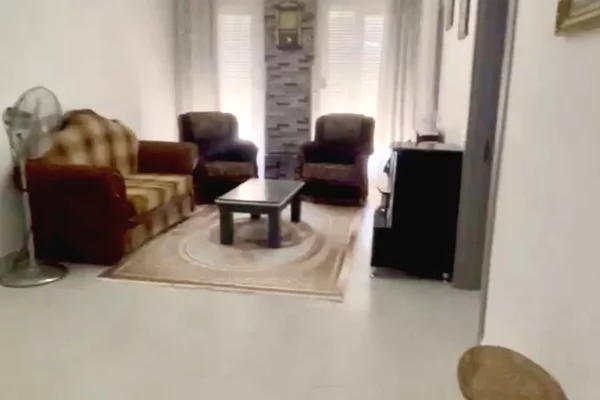 Shtepi me qera Apartament ne Tirane, 2+1, Mobilimi E mobiluar, Pagesa 55,000  Leke.
