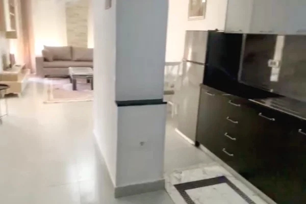 Shtepi me qera Apartament ne Tirane, 2+1, Mobilimi E mobiluar, Pagesa 55,000  Leke.