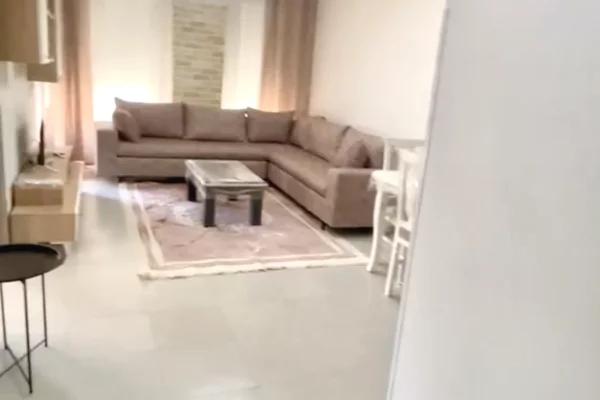 Shtepi me qera Apartament ne Tirane, 2+1, Mobilimi E mobiluar, Pagesa 55,000  Leke.