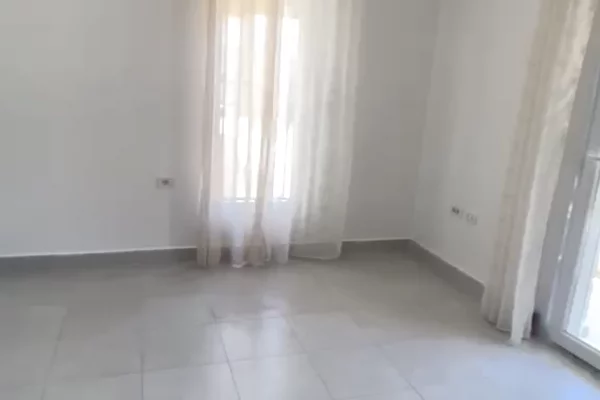 Shtepi me qera Apartament ne Tirane, 2+1, Mobilimi E mobiluar, Pagesa 55,000  Leke.