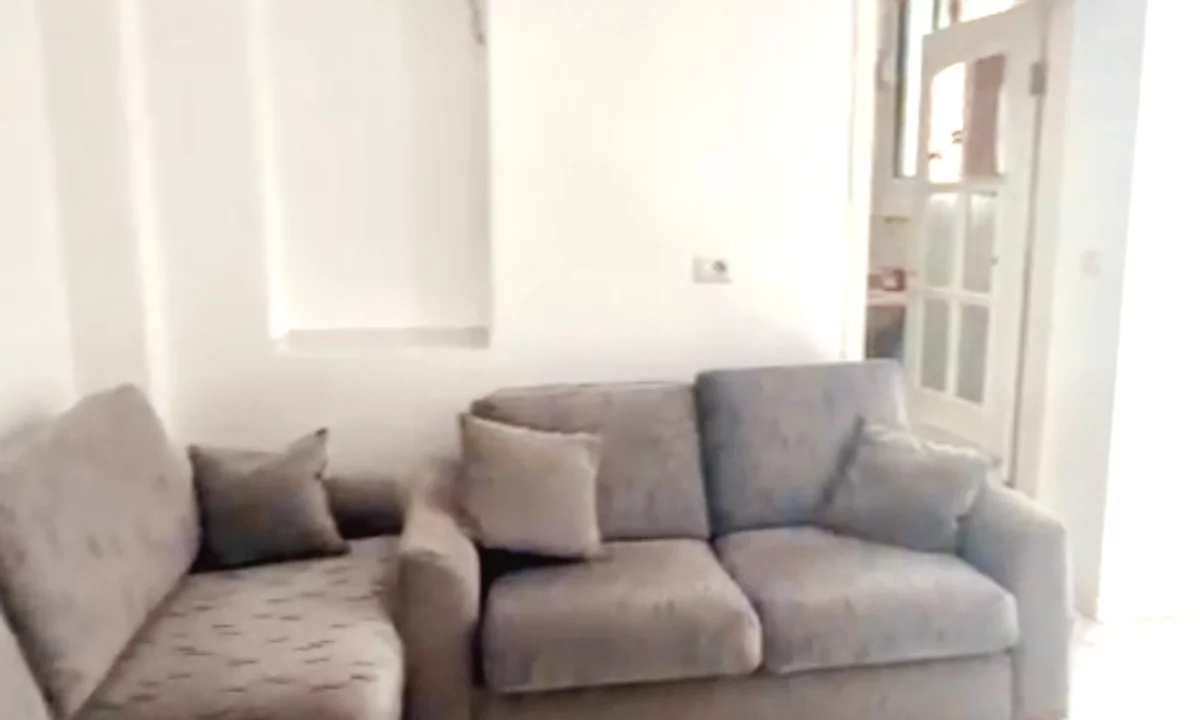 Shtepi me qera Apartament ne Tirane, 2+1, Mobilimi E mobiluar, Pagesa 50,000  Leke.