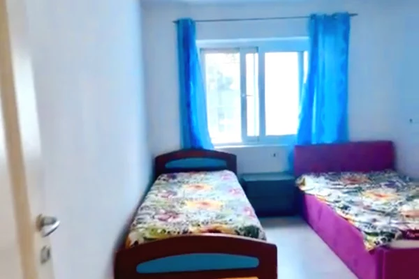 Shtepi me qera Apartament ne Tirane, 2+1, Mobilimi E mobiluar, Pagesa 50,000  Leke.