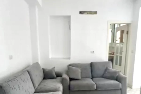 Shtepi me qera Apartament ne Tirane, 2+1, Mobilimi E mobiluar, Pagesa 50,000  Leke.