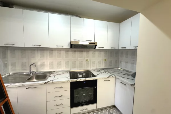 Shtepi me qera Apartament ne Tirane, Garsoniere, Mobilimi E mobiluar, Pagesa 50,000  Leke.