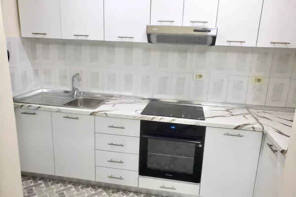 Shtepi me qera Apartament ne Tirane, Garsoniere, Mobilimi E mobiluar, Pagesa 50,000  Leke.