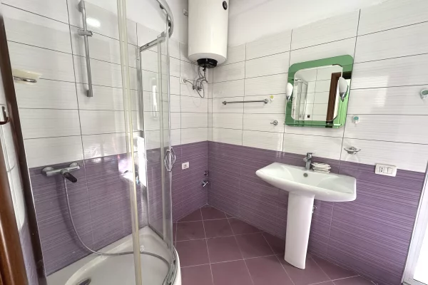 Shtepi ne shitje Apartament ne Tirane, 2+1, Mobilimi Bosh, pa mobiluar, Pagesa 252,000  Euro.