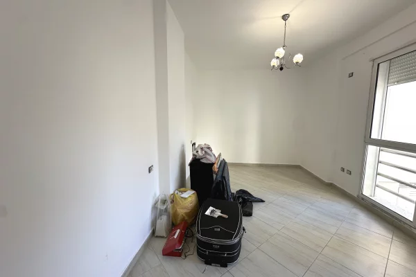 Shtepi ne shitje Apartament ne Tirane, 2+1, Mobilimi Bosh, pa mobiluar, Pagesa 252,000  Euro.