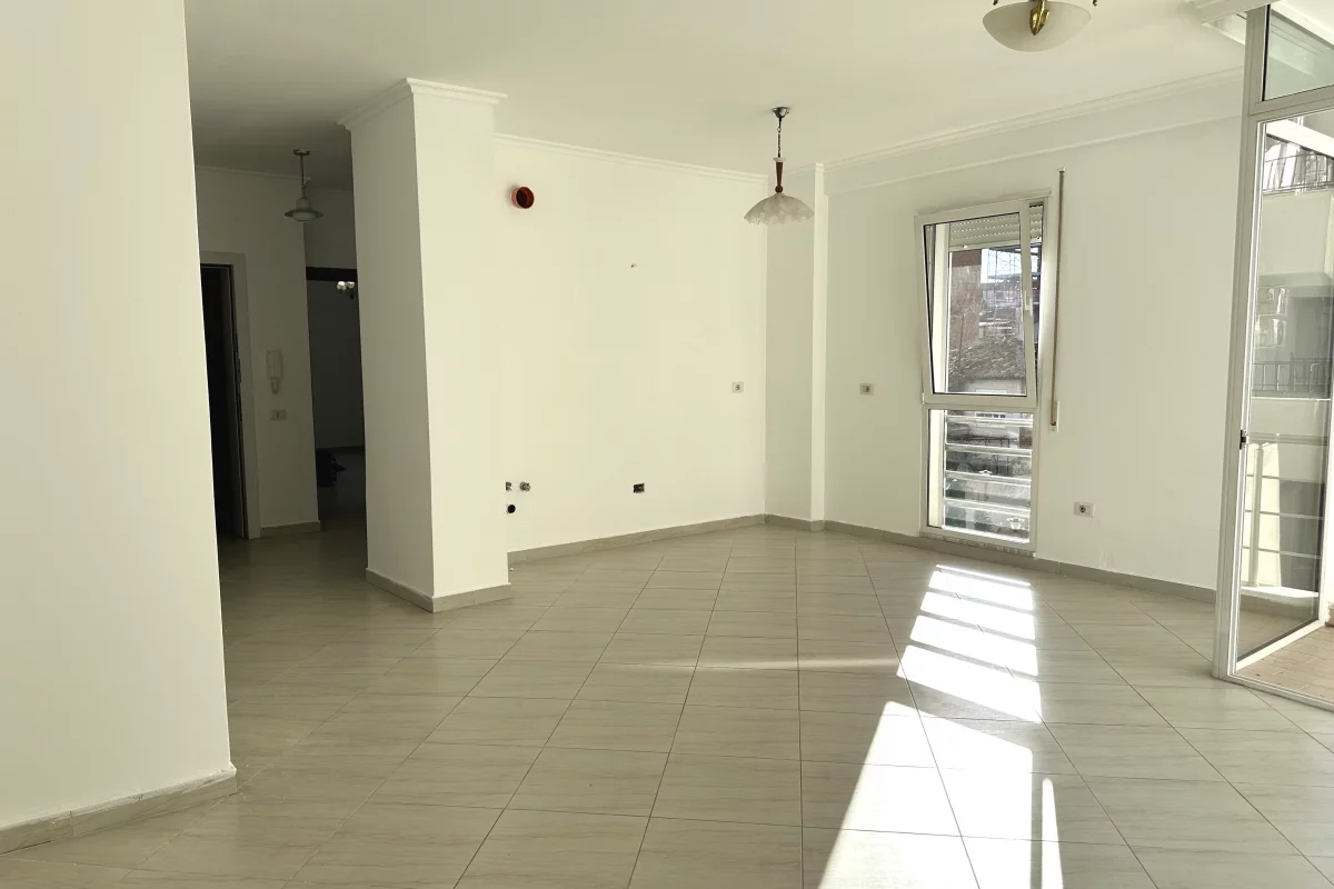 Shtepi ne shitje Apartament ne Tirane, 2+1, Mobilimi Bosh, pa mobiluar, Pagesa 252,000  Euro.