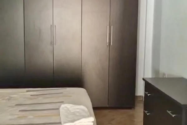 Shtepi me qera Apartament ne Tirane, 2+1, Mobilimi E mobiluar, Pagesa 700  Euro.