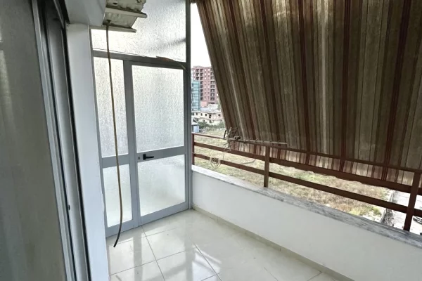 Shtepi ne shitje Apartament ne Tirane, 2+1, Mobilimi E mobiluar, Pagesa 12,000,000  Leke.