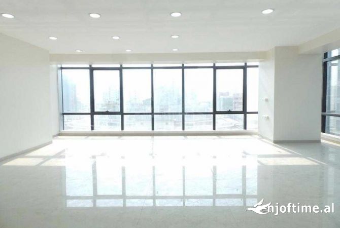 Ambiente Commerciale in Vendita 1+1 a Tirana - 450,000 Euro