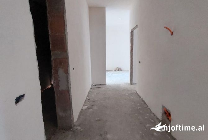 Appartamento in vendita a Tirana 2+1, Vuoto