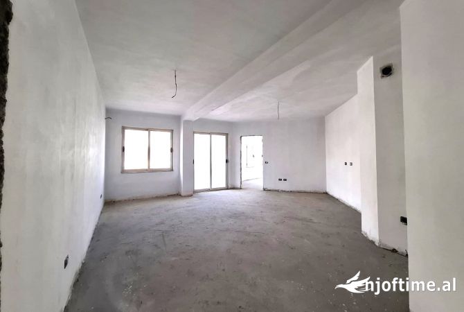 Okazion! Shitet apartament 2+1+2 ne Yzberisht
