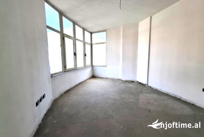 Appartamento in vendita a Durazzo 2+1, Vuoto