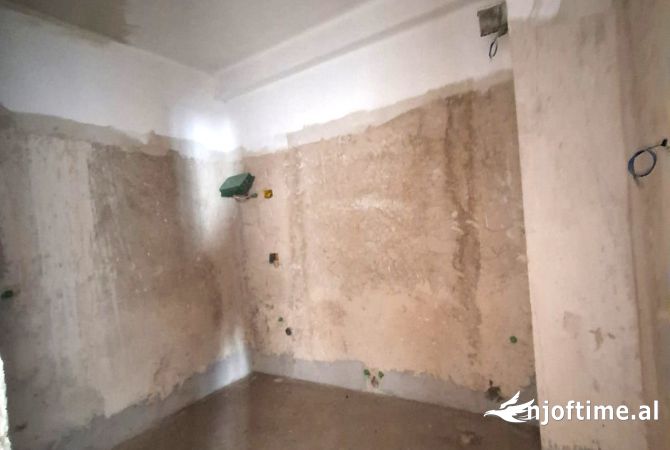 Appartamento in vendita a Durazzo 2+1, Vuoto