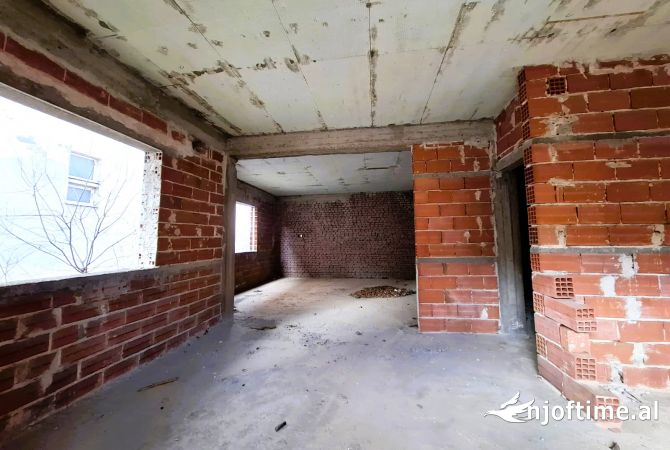 Casa privata/Indipendente in vendita a Koriza 4+1, Vuoto