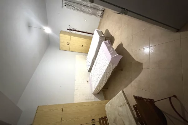 Shtepi me qera Shtepi Private ne Tirane, Garsoniere, Mobilimi E mobiluar, Pagesa 15,000  Leke.