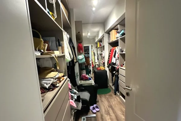 Shtepi ne shitje Apartament ne Tirane, 3+1, Mobilimi E mobiluar, Pagesa 240,000  Euro.