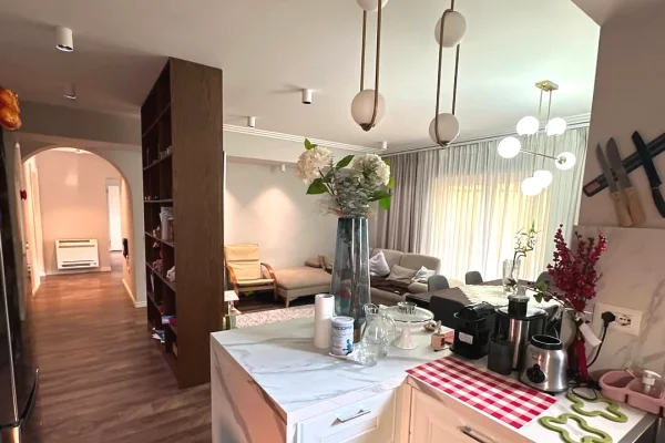 Shitet Apartament 3+1📍21 Dhjetorit