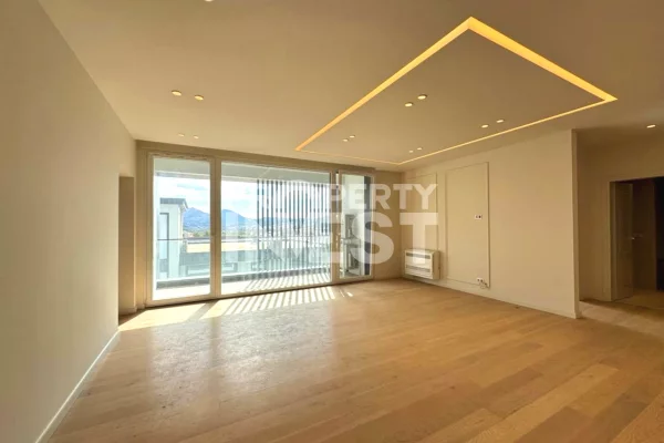 Shitet Apartament 3+1+2📍Pallati Brigadave