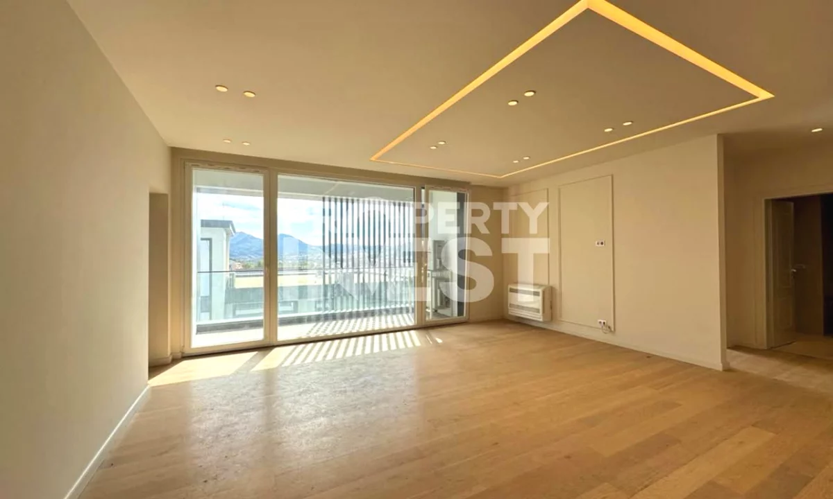 Shtepi ne shitje Apartament ne Tirane, 3+1, Mobilimi Bosh, pa mobiluar, Pagesa 365,000  Euro.