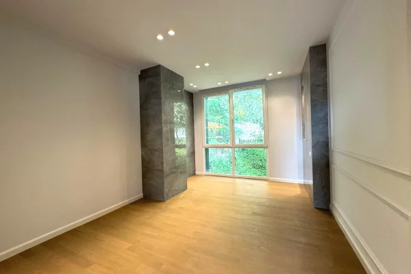 Shtepi ne shitje Apartament ne Tirane, 3+1, Mobilimi Bosh, pa mobiluar, Pagesa 365,000  Euro.