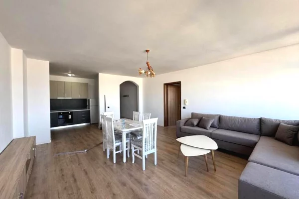 Appartamento in affitto a Tirana 2+1, Arredato