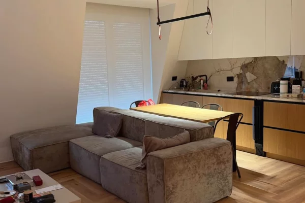 Shtepi me qera Apartament ne Tirane, 2+1, Mobilimi E mobiluar, Pagesa 2,200  Euro.