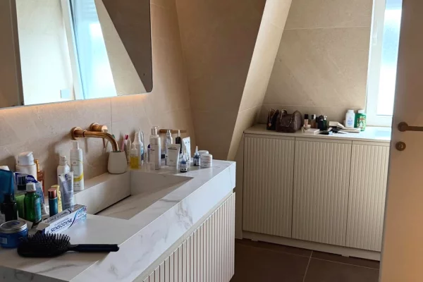 Shtepi me qera Apartament ne Tirane, 2+1, Mobilimi E mobiluar, Pagesa 2,200  Euro.