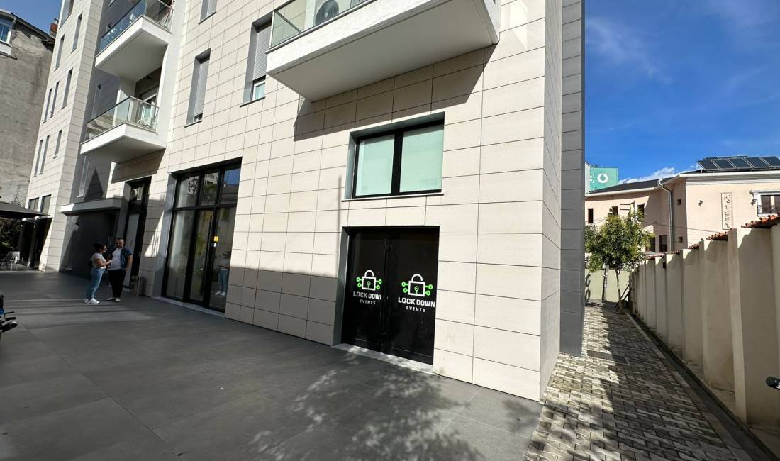 Qera dyqan  Qender tiran , Rruga e dibres  Siperfaqja 12 m2  Kati 0  Cmimi 200 euro ne muaj