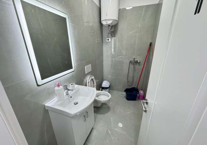 ✨Ambient biznesi me qera  •Tek Zogu i zi  •Siperfaqe 80 m2  •Bosh  •Kati 0  📲Cmimi 1000 euro i disk