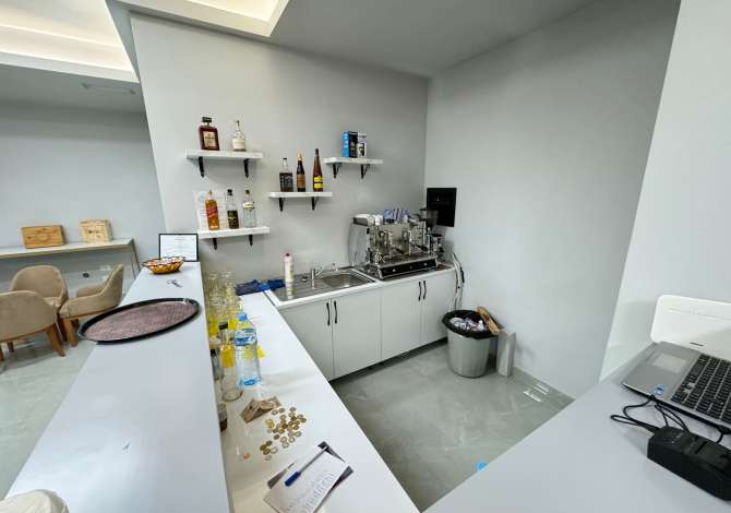 ✨Ambient biznesi me qera  •Tek Zogu i zi  •Siperfaqe 80 m2  •Bosh  •Kati 0  📲Cmimi 1000 euro i disk