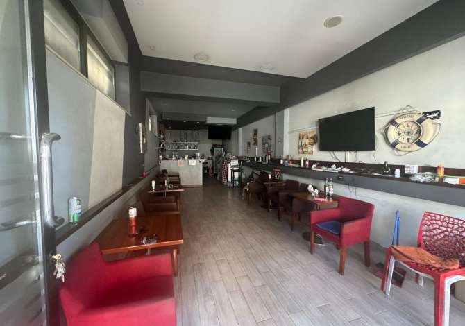 Ambient biznesi me qera 2+1 ne Tirane - 1,000 Euro