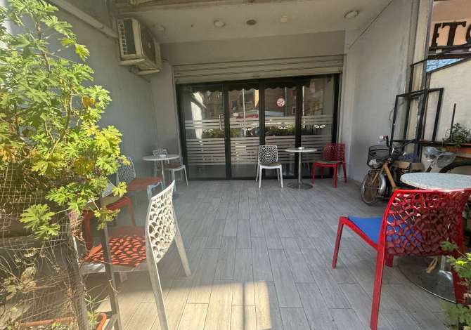 Ambient biznesi me qera 2+1 ne Tirane - 1,000 Euro