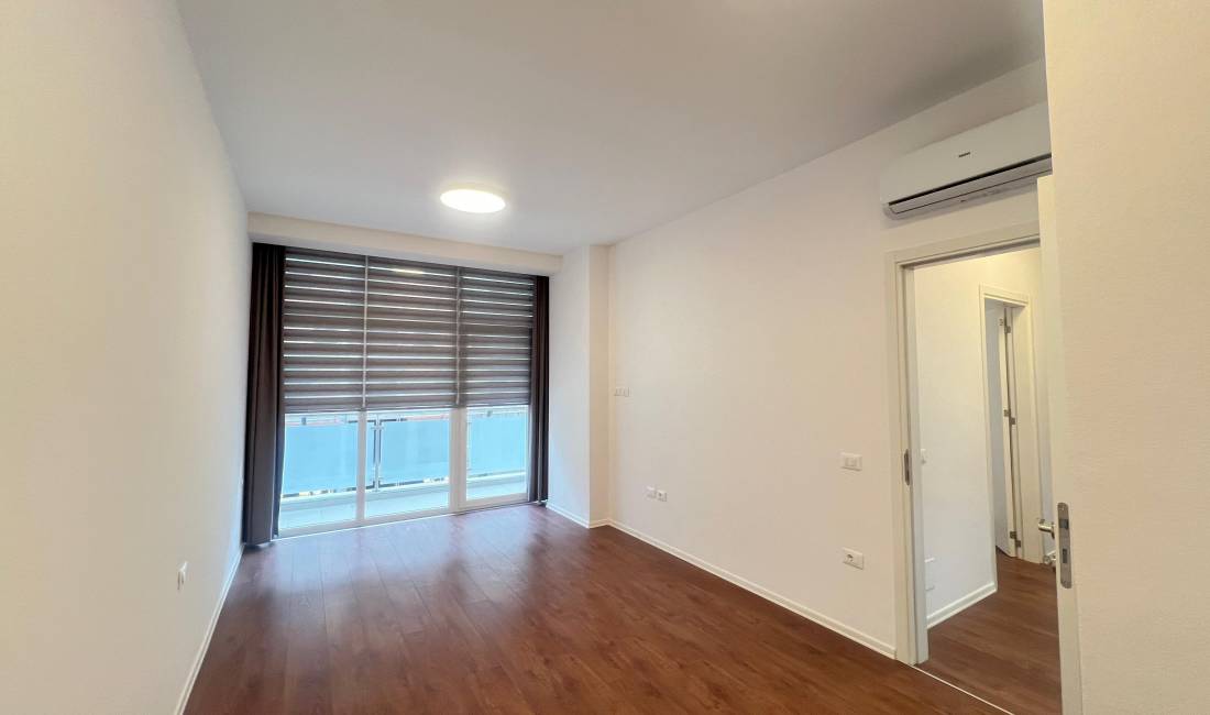 Qera Ambjent per Zyre 2+1+2  📍Komuna e Parisit, Kompleksi Kika 📐950 euro 