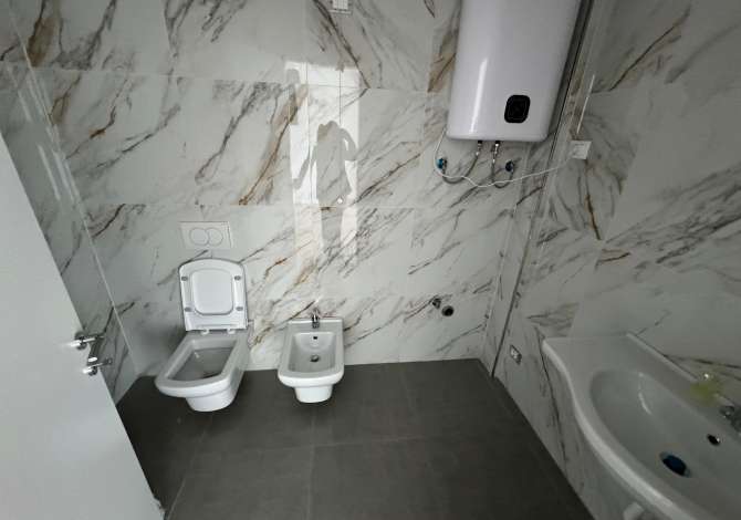 Ambient biznesi me qera 3+1 ne Tirane - 800 Dollar