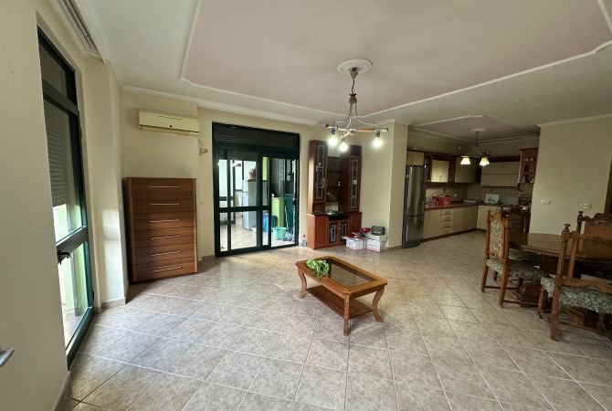 Jepet me qira ambient për zyra – 3+1+2 – Ish-Ekspozita  1.100.000 leke/ muaj