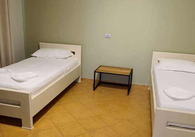 Jepet me qera Hotel 3-katësh në bregdetin e detit Orikum-Vlore.