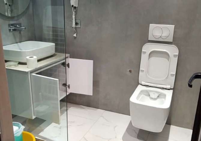 Jepet me qera Hotel 3-katesh ne bregdetin e detit Orikum-Vlore.